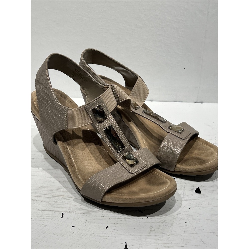 St. Johns Bay gold beige 3" Wedge Sandals Size 8.5 flex form - Picture 1 of 10
